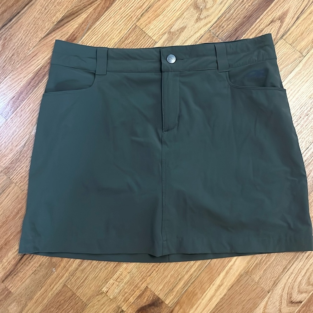 OUTDOOR RESEARCH. Women’s l Skort